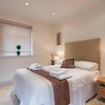 Luxury Center Penthouse - Location