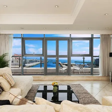 Luxury Center Penthouse - Location