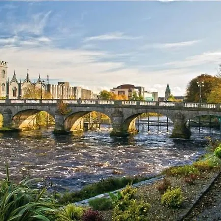 Luxury Center Penthouse - Location *