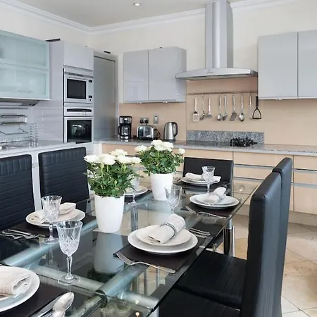 Luxury Center Penthouse - Location