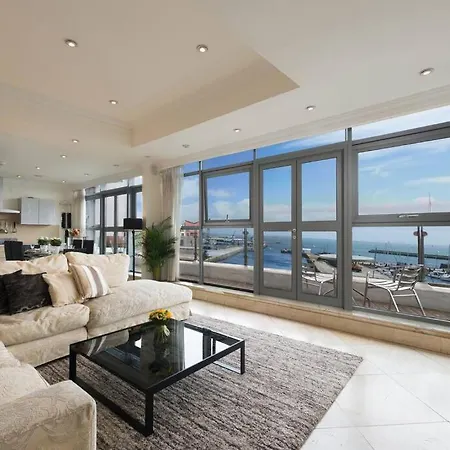 Luxury Center Penthouse - Location غالواي