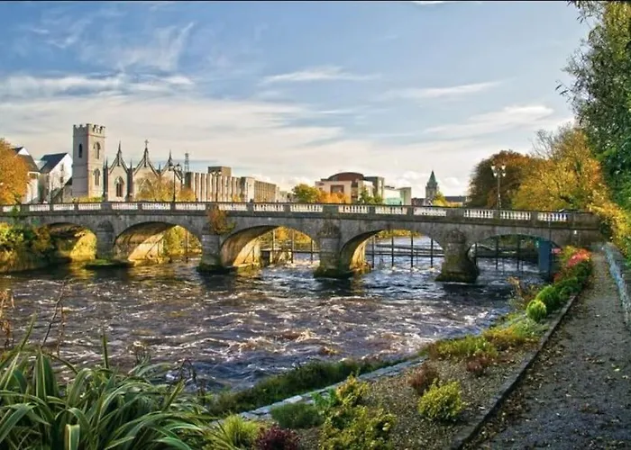 Luxury Center Penthouse - Location *