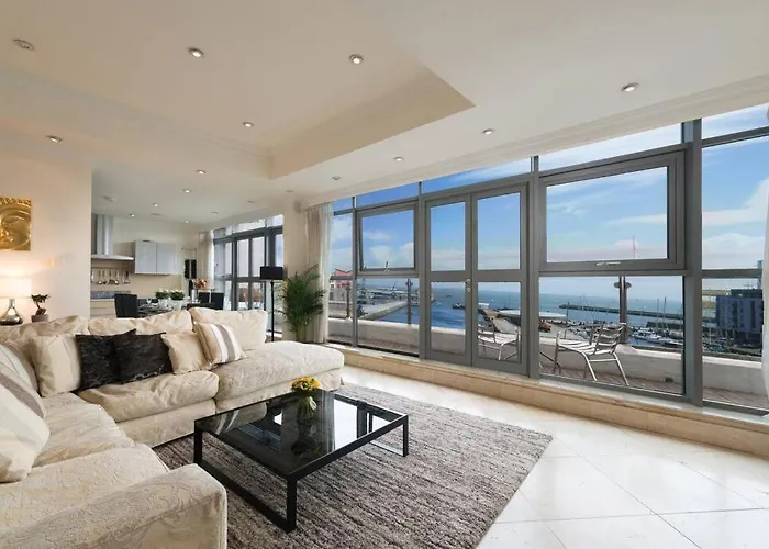 Luxury Center Penthouse - Location Galway